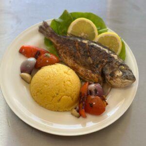 Dorada la grătar cu legume si mămăligă(calibru 300-400gr)